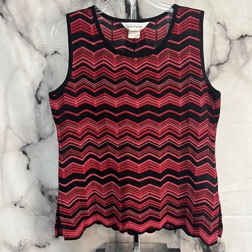 *Misook red black zig zag print no sleeve top